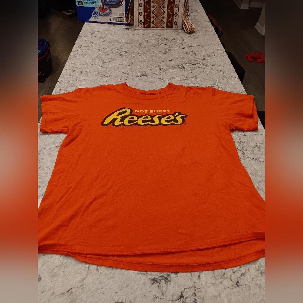 Unisex orange Reeses t shirt 👕 size med (see photos for discoloration)